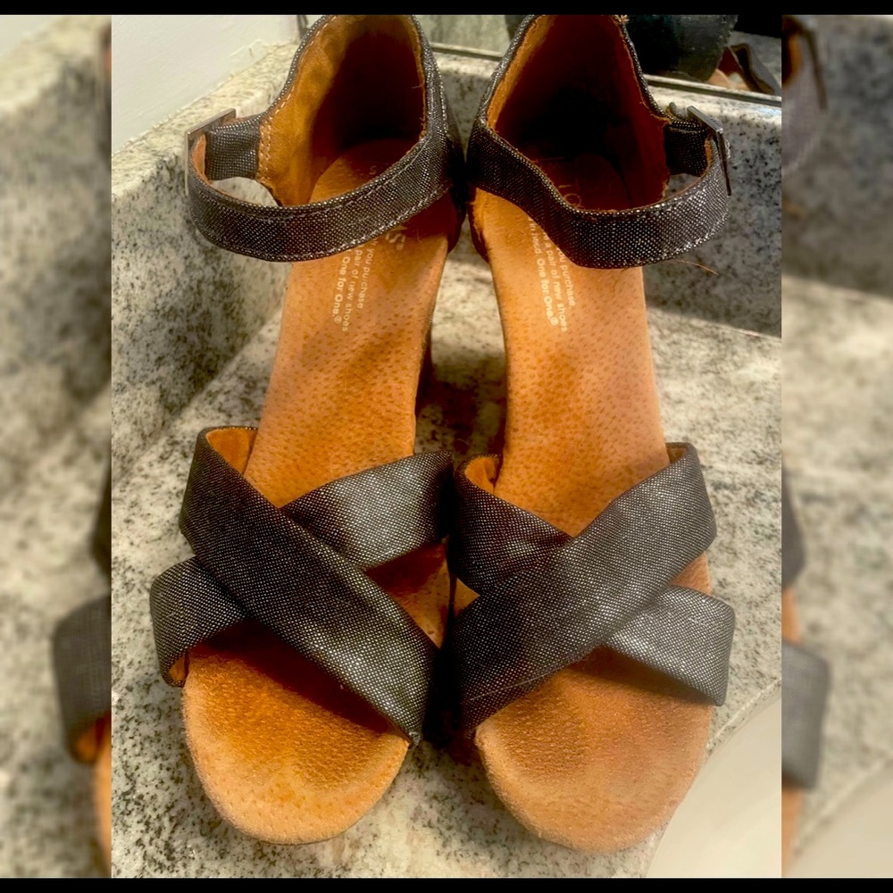 Toms 7.5 Black & Silver Wedge Heels Shoes Sandals